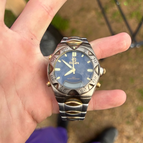 Silver and Blue Smartwatch with Round Dial and Stainless Steel Bracelet - Picture 2 of 5